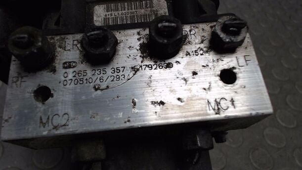 Foto: HAUPTBREMSAGGREGAT ABS eines Alfa Romeo GT 1.9 JTD M-Jet
