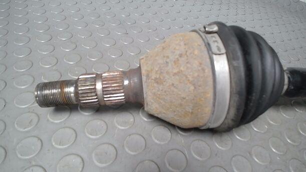 Foto: ANTRIEBSWELLE LINKS eines Opel Zafira 1.9 CDTI