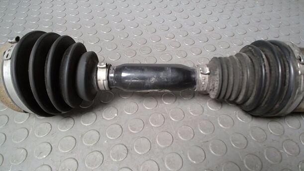 Foto: ANTRIEBSWELLE LINKS eines Opel Zafira 1.9 CDTI
