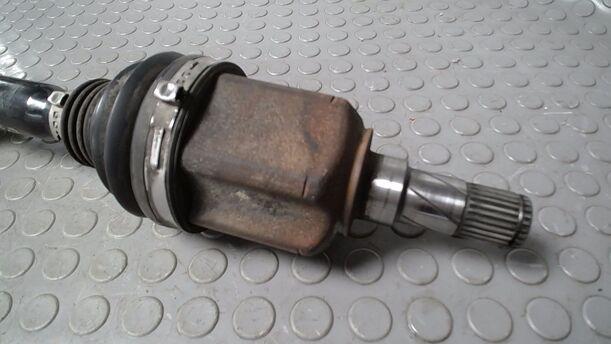 Foto: ANTRIEBSWELLE LINKS eines Opel Zafira 1.9 CDTI