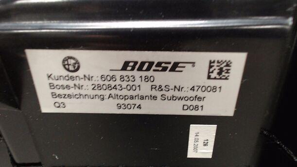 Foto: SUBWOOFER ( BOSE ) eines Alfa Romeo GT 1.9 JTD M-Jet