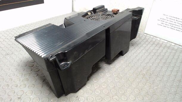 Foto: SUBWOOFER ( BOSE ) eines Alfa Romeo GT 1.9 JTD M-Jet