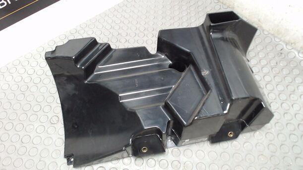 Foto: SUBWOOFER ( BOSE ) eines Alfa Romeo GT 1.9 JTD M-Jet