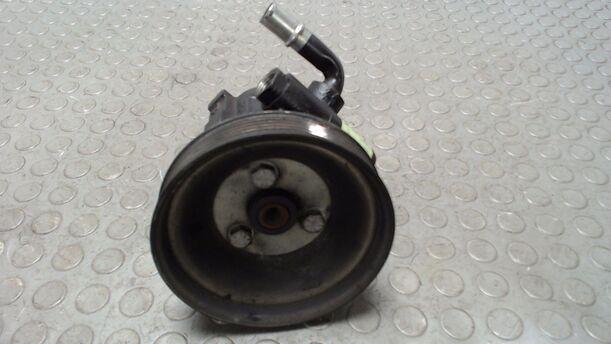 Foto: PUMPE SERVOLENKUNG eines Alfa Romeo GT 1.9 JTD M-Jet