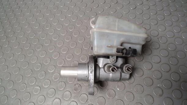 Foto: HAUPTBREMSZYLINDER eines Opel Zafira 1.9 CDTI
