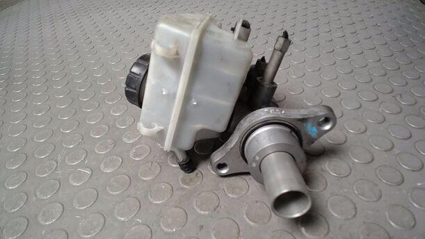 Foto: HAUPTBREMSZYLINDER eines Opel Zafira 1.9 CDTI
