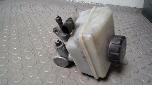 Foto: HAUPTBREMSZYLINDER eines Opel Zafira 1.9 CDTI