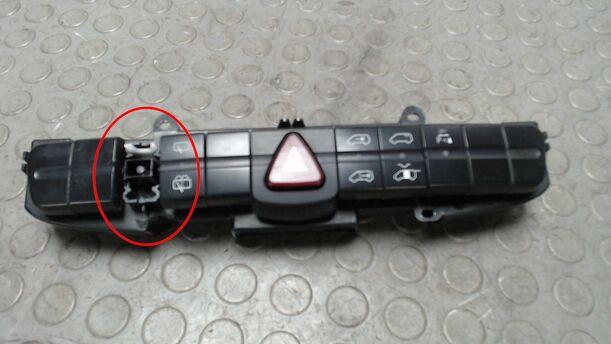 Foto: SCHALTEREINHEIT / WARNBLINKSCHALTER ( FÜR BASTLER ) eines Mercedes-Benz Vito 111 CDI Kompakt DPF