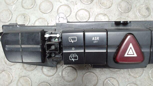 Foto: SCHALTEREINHEIT / WARNBLINKSCHALTER ( FÜR BASTLER ) eines Mercedes-Benz Vito 111 CDI Kompakt DPF