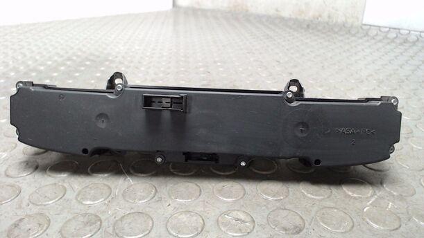 Foto: SCHALTEREINHEIT / WARNBLINKSCHALTER ( FÜR BASTLER ) eines Mercedes-Benz Vito 111 CDI Kompakt DPF