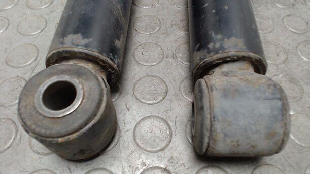 Foto: STOSSDÄMPFERSATZ HINTEN eines Mercedes-Benz Vito 111 CDI Kompakt DPF