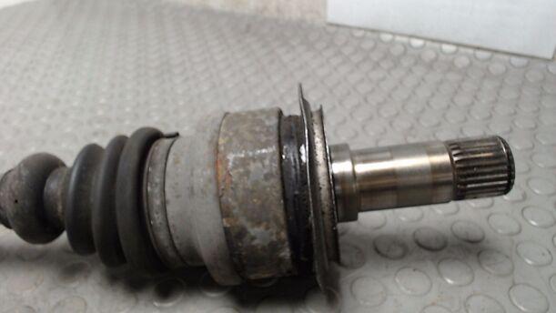 Foto: ANTRIEBSWELLE LINKS eines Mercedes-Benz Vito 111 CDI Kompakt DPF