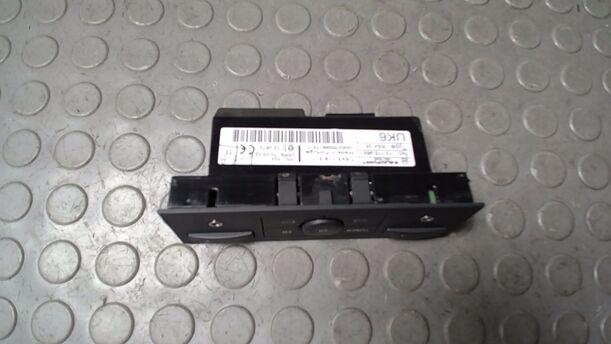 Foto: TWIN AUDIO/ RADIOBEDIENTEIL HINTEN eines Opel Zafira 1.9 CDTI