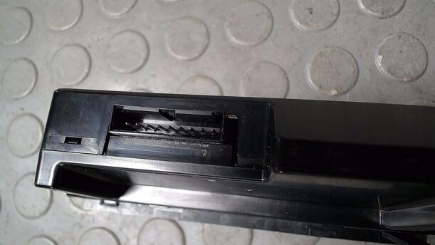 Foto: TWIN AUDIO/ RADIOBEDIENTEIL HINTEN eines Opel Zafira 1.9 CDTI