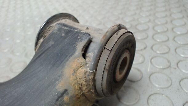 Foto: QUERLENKER VORN RECHTS eines Mercedes-Benz Vito 111 CDI Kompakt DPF