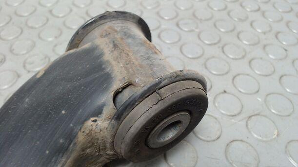 Foto: QUERLENKER VORN RECHTS eines Mercedes-Benz Vito 111 CDI Kompakt DPF