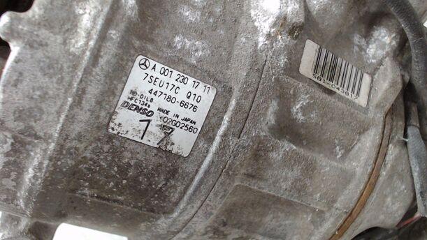 Foto: KLIMAKOMPRESSOR eines Mercedes-Benz Vito 111 CDI Kompakt DPF