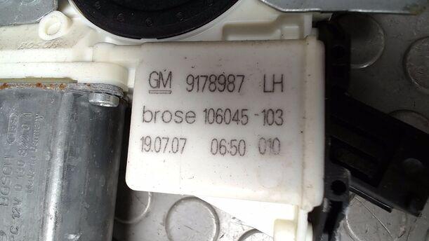 Foto: FENSTERHEBER ELEKTRISCH VORN LINKS eines Opel Signum 1.9 CDTI GLX
