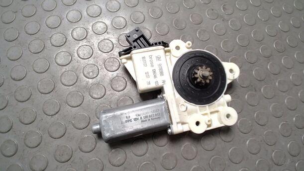 Foto: FENSTERHEBERMOTOR VORN RECHTS eines Opel Signum 1.9 CDTI GLX