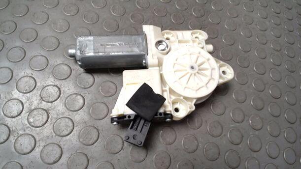 Foto: FENSTERHEBERMOTOR VORN RECHTS eines Opel Signum 1.9 CDTI GLX