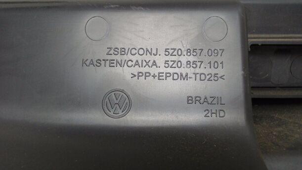 Foto: HANDSCHUHFACH eines VW Fox 1.2 GLX