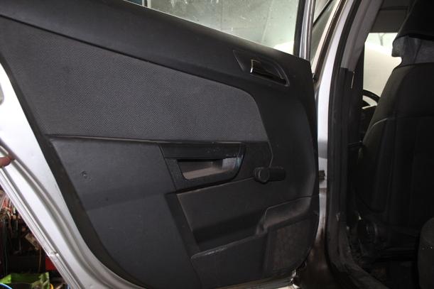 Foto: TÜR HINTEN LINKS ( CARAVAN ) eines Opel Astra 1.7 CDTI Caravan GLX