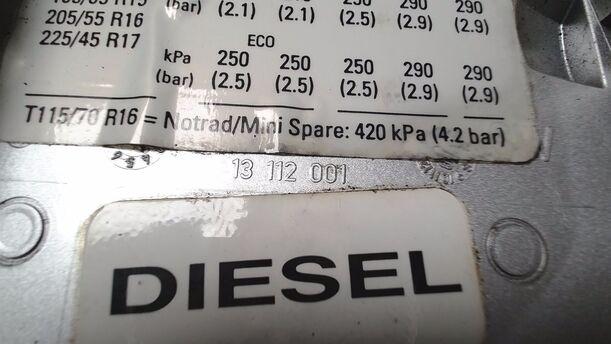 Foto: TANKKLAPPE/ TANKDECKEL ( DIESEL ) eines Opel Astra 1.7 CDTI Caravan