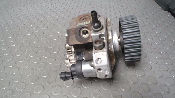 Foto: DIESELEINSPRITZPUMPE/ HOCHDRUKPUMPE eines Opel Astra 1.7 CDTI Caravan