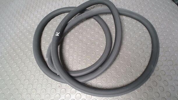 Foto: TÜRDICHTUNG/ TÜRGUMMI VORN LINKS ( 4/5 TÜRER ) eines VW Golf 1.9 TDI GTI