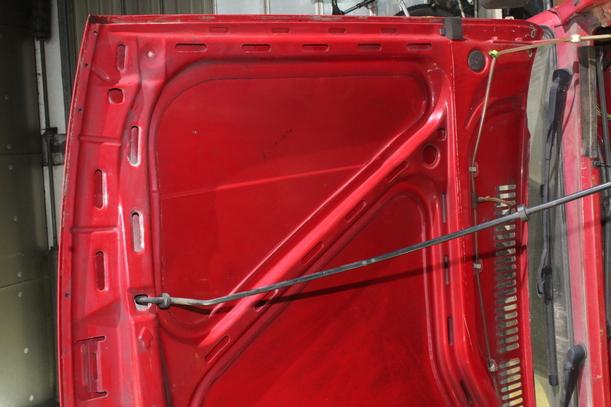 Foto: MOTORHAUBE (FACELIFT) eines VW Polo S