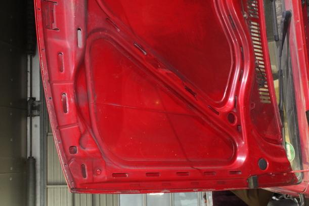 Foto: MOTORHAUBE (FACELIFT) eines VW Polo S
