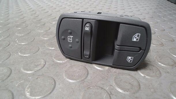 Foto: FENSTERHEBERSCHALTER eines Opel Corsa 1.2 16V ecoFLEX S