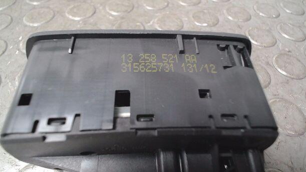 Foto: FENSTERHEBERSCHALTER eines Opel Corsa 1.2 16V ecoFLEX S