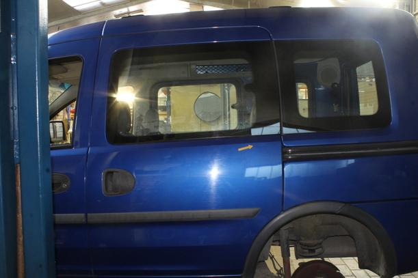 Foto: SCHIEBETÜR LINKS eines Opel Combo 1.7 CDTI S