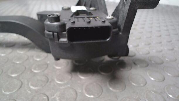 Foto: GASPEDAL eines Opel Combo 1.7 CDTI Edition