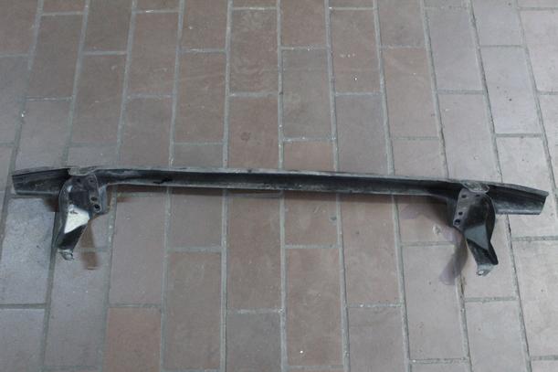 Foto: VERSTÄRKUNG STOßSTANGE UNTEN VORN eines VW Golf 1.6 Xi