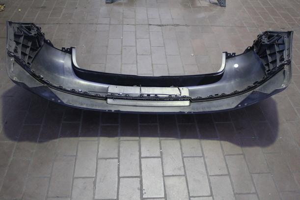 Foto: STOSSFÄNGER/ STOßSTANGE HINTEN ( LIMOUSINE ) eines VW Golf 1.6 Xi