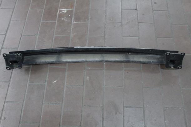 Foto: VERSTÄRKUNG HINTEN eines VW Golf 1.6 Xi