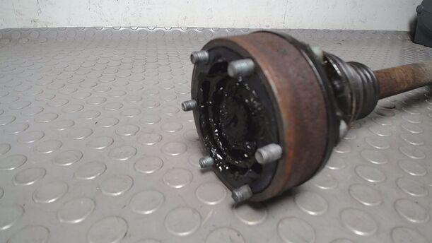 Foto: ANTRIEBSWELLE LINKS eines VW Golf 1.6 Xi