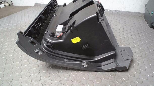 Foto: HANDSCHUHFACH eines VW Golf 1.6 Xi
