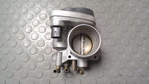 Foto: DROSSELKLAPPENSTUTZEN/ DROSSELKLAPPE eines VW Golf 1.6 Xi