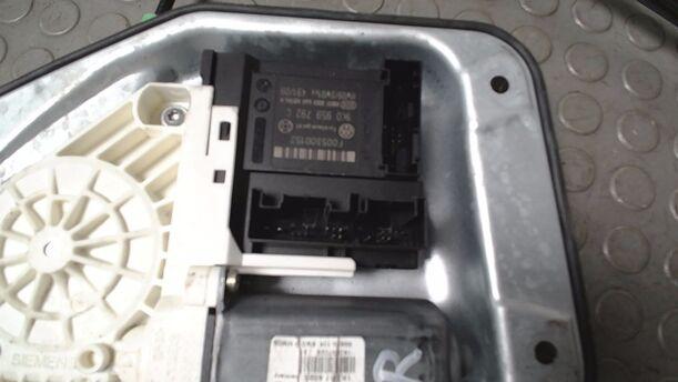 Foto: FENSTERHEBER ELEKTRISCH VORN RECHTS ( 2/3 TÜRER ) eines VW Golf 1.6