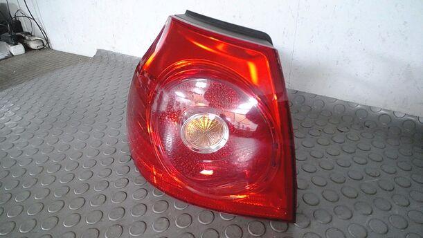 Foto: HECKLEUCHTE/ RÜCKLEUCHTE LINKS ( 2/3 TÜRER ) eines VW Golf 1.6
