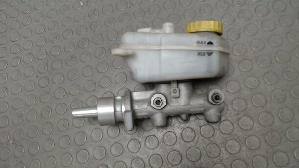 Foto: HAUPTBREMSZYLINDER eines VW Fox 1.2 Xi