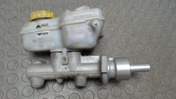 Foto: HAUPTBREMSZYLINDER eines VW Fox 1.2 Xi