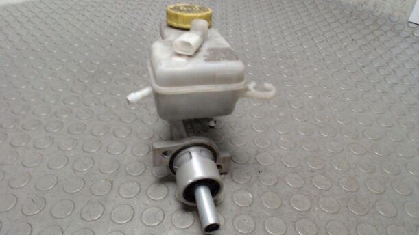 Foto: HAUPTBREMSZYLINDER eines VW Fox 1.2 Xi