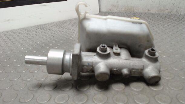 Foto: HAUPTBREMSZYLINDER eines VW Fox 1.2 Xi