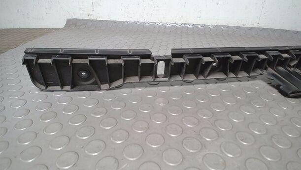 Foto: STOßSTANGEHALTER HINTEN eines VW Golf 1.6 Xi