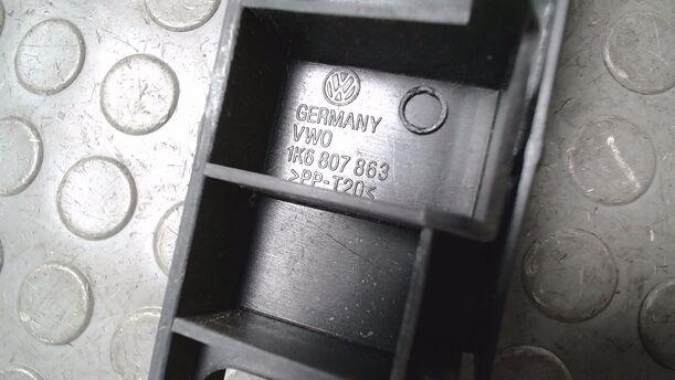 Foto: STOßSTANGEHALTER HINTEN eines VW Golf 1.6 Xi