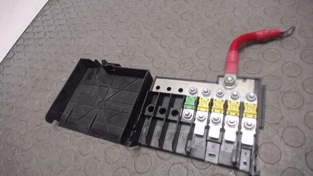 Foto: SICHERUNGSKASTEN BATTERIE eines Ford Fiesta 1.3 GTI